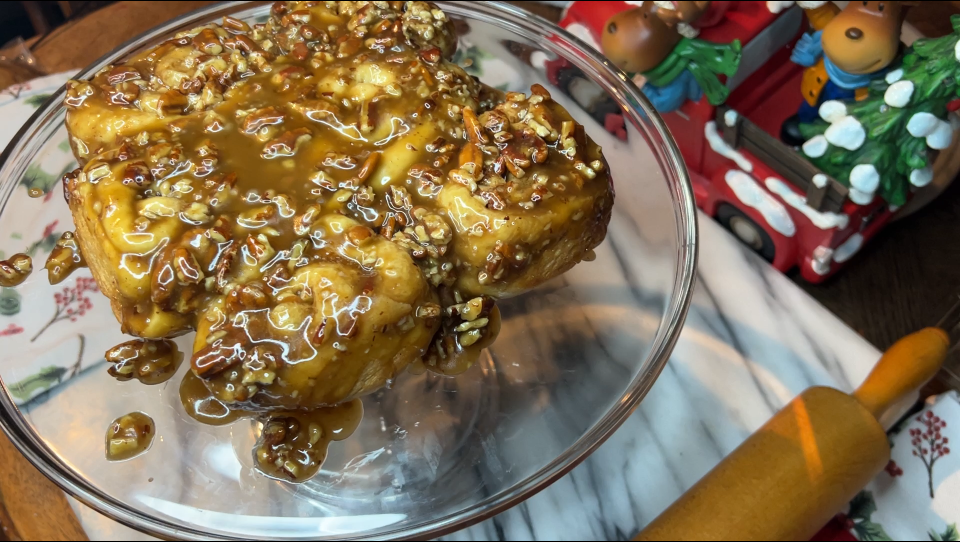 Caramel Pecan Sticky Buns (1/2 dozen)